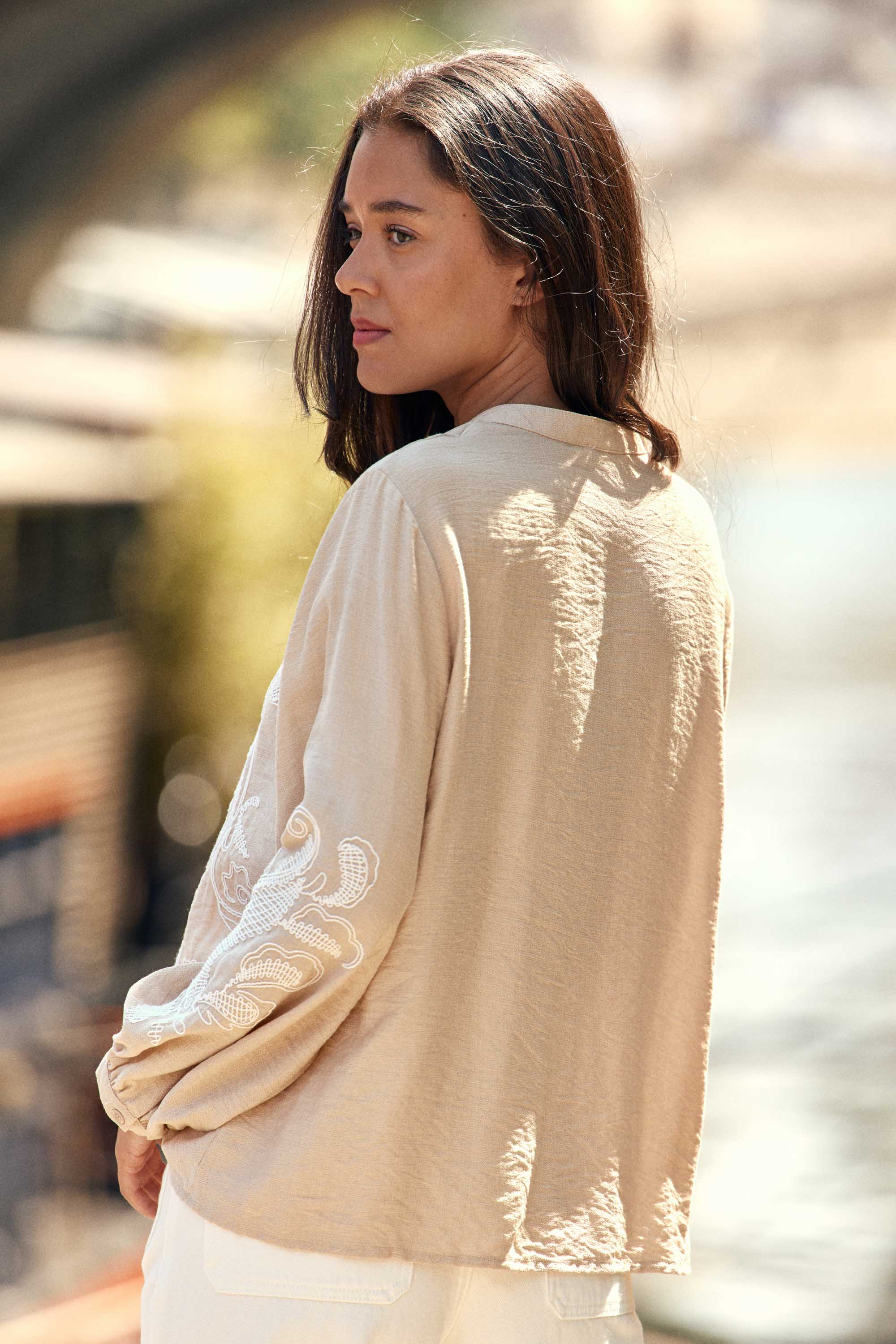 Blouse brodée beige - Beyta