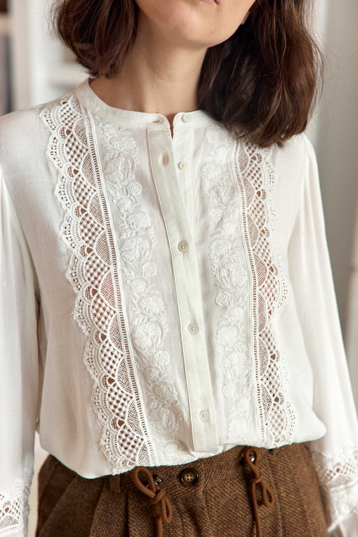 Blouse dentelle et broderies écrue - Bilena