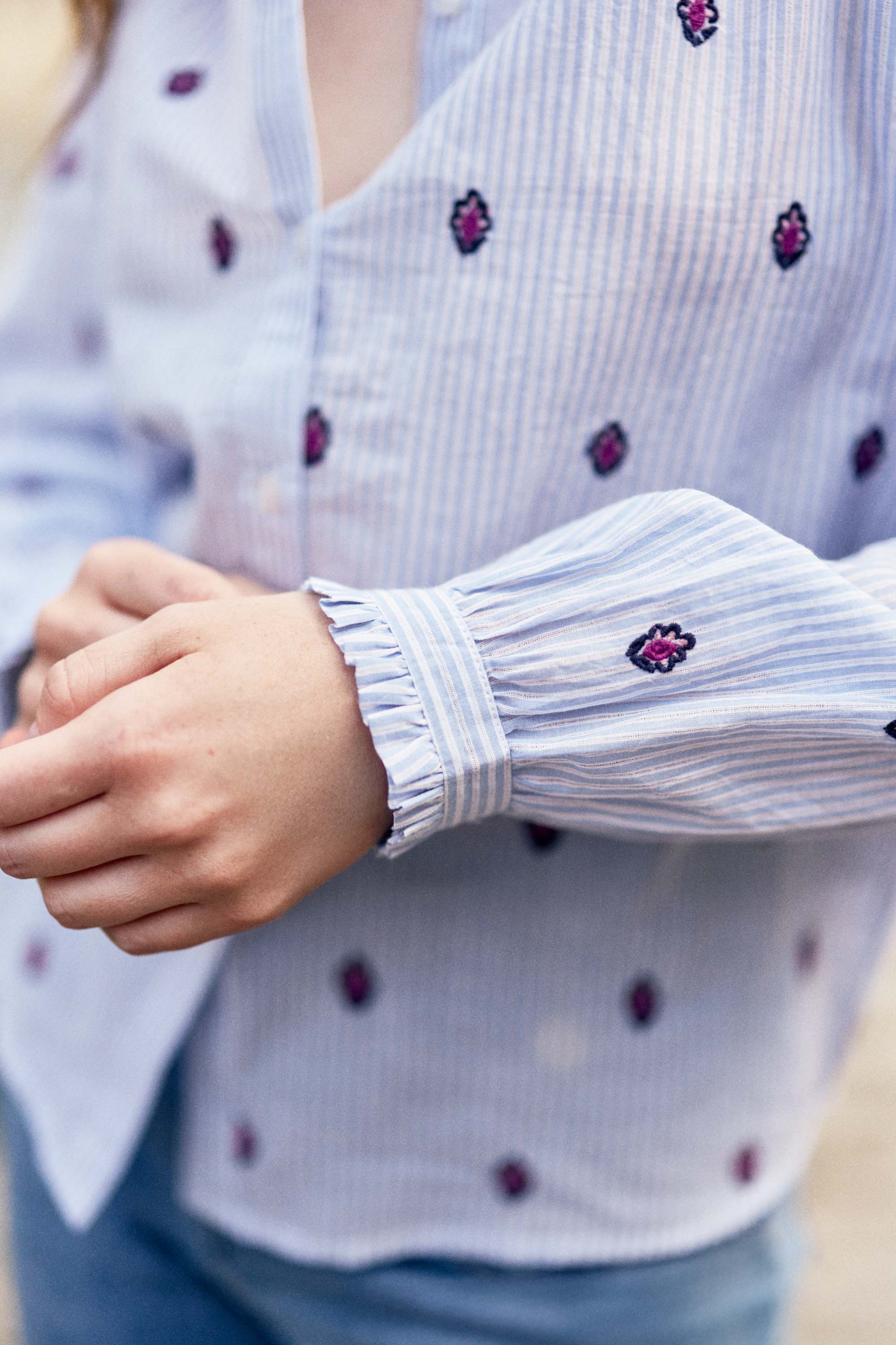 Blouse bleue à broderies - Blooma