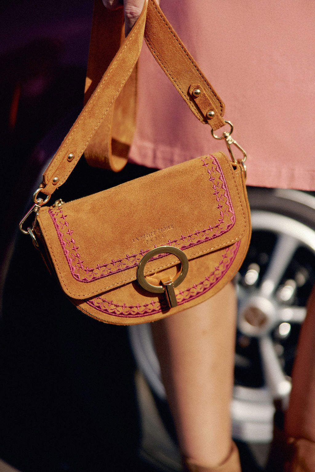 Sac en cuir camel brodé - Jim