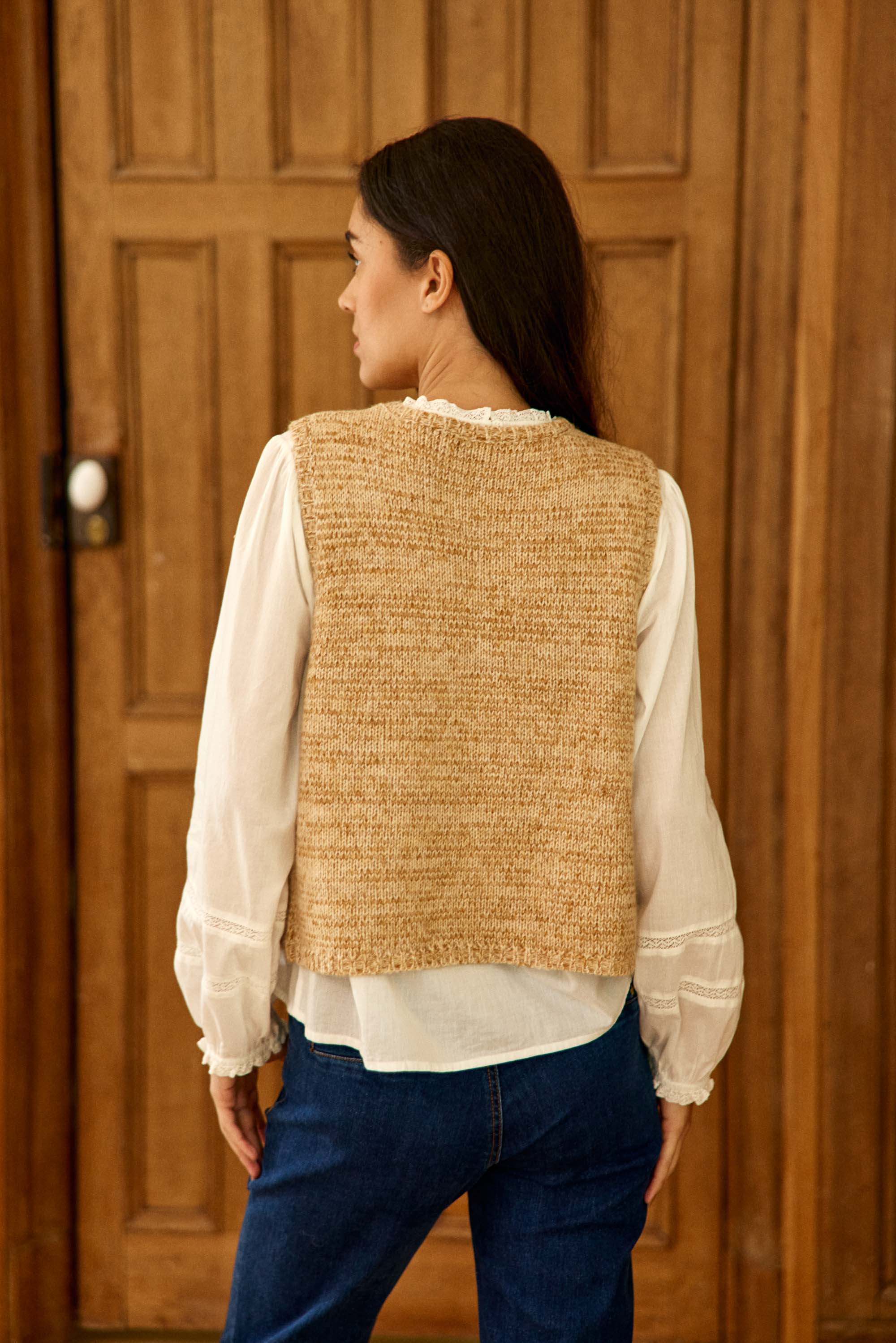 Gilet sans manches brodé beige - Meline