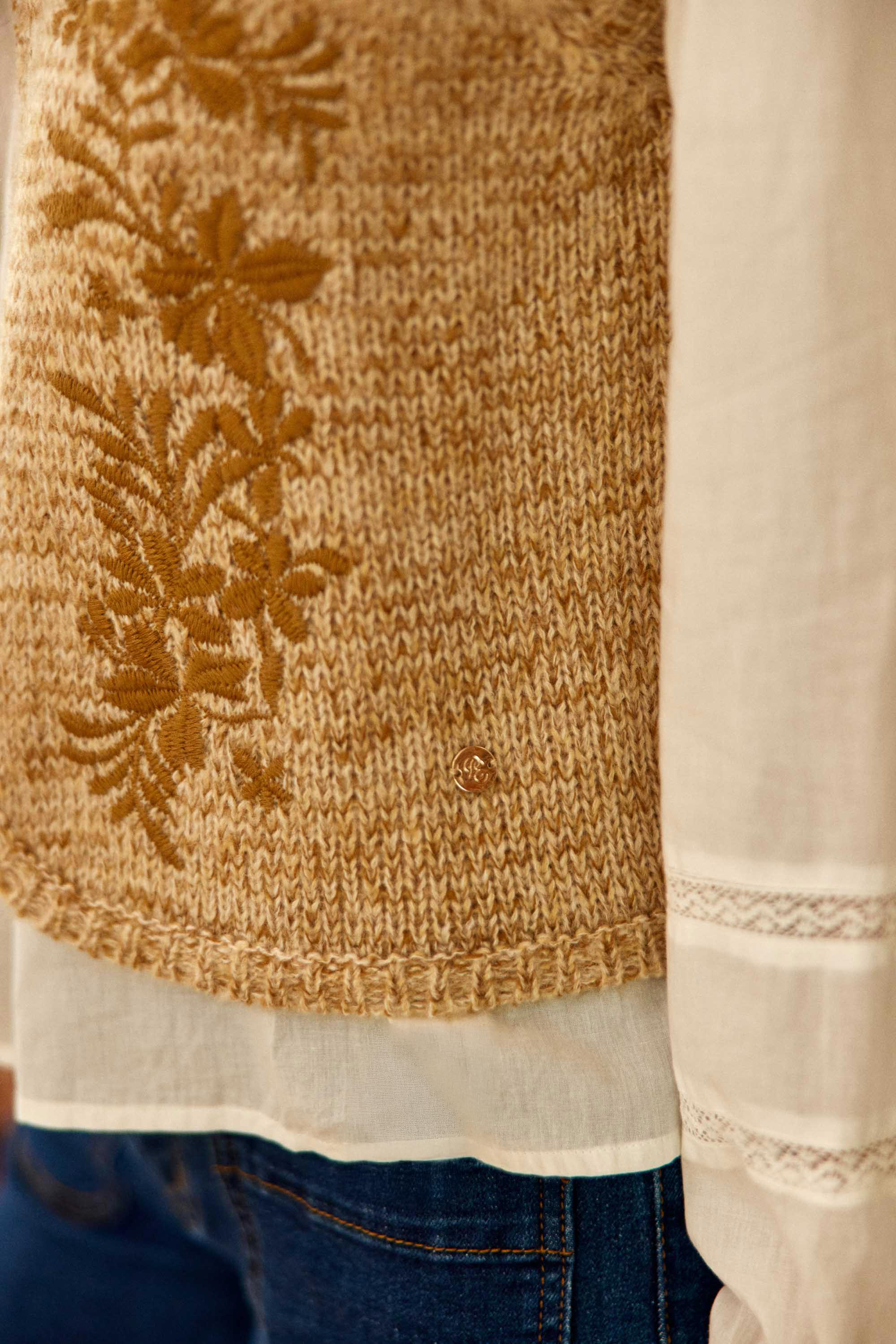 Gilet sans manches brodé beige - Meline