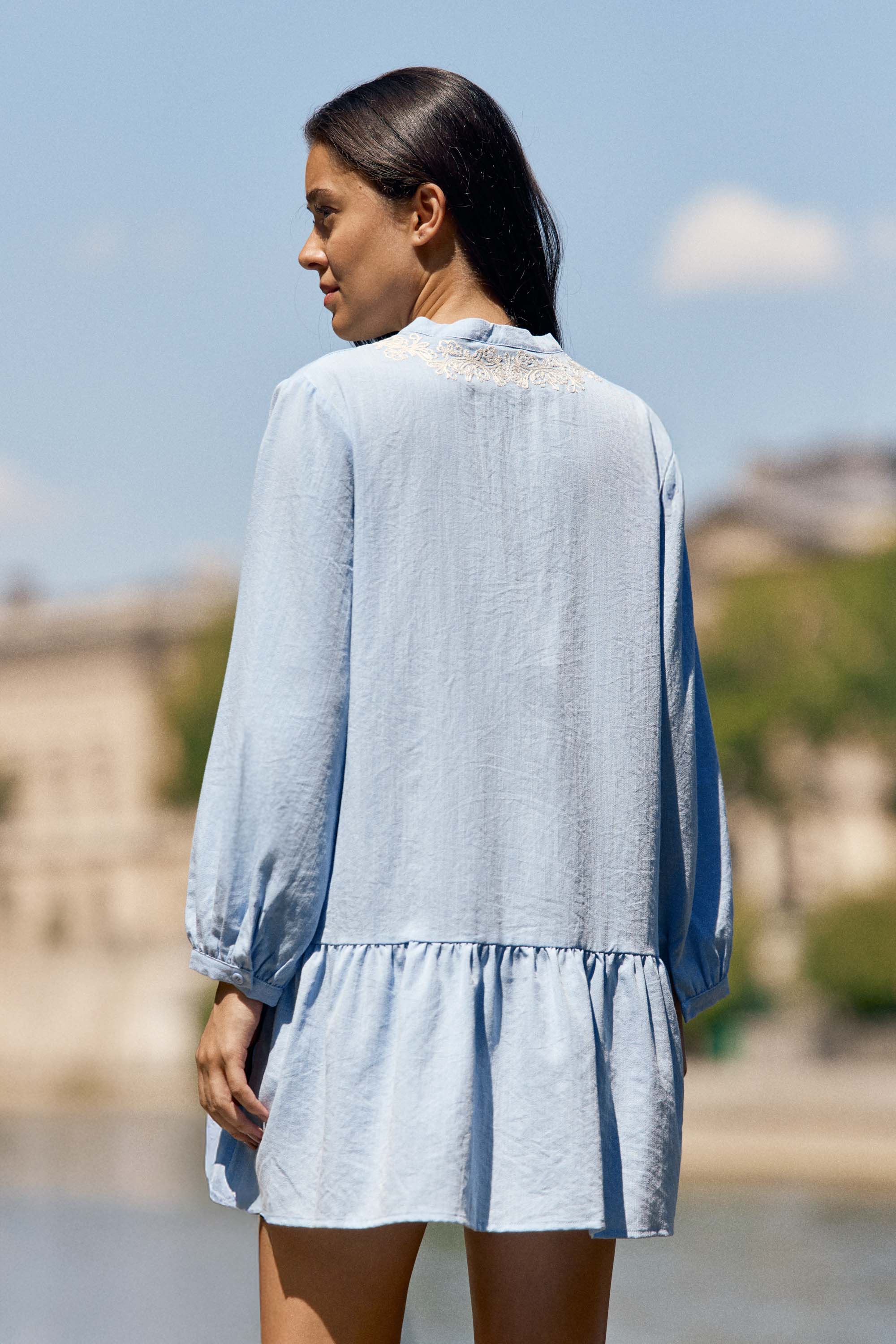 Robe courte broderies bleue ciel - Riman